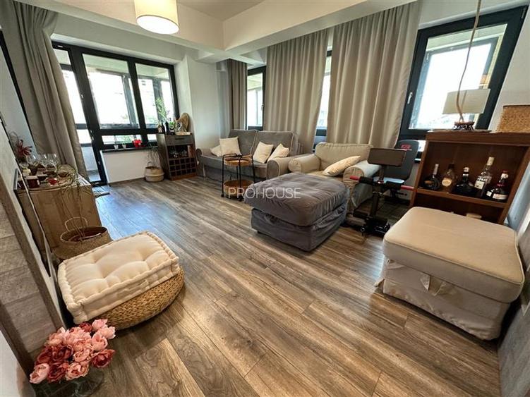 Ultracentral, Bloc Nou, Etaj 1. - 2