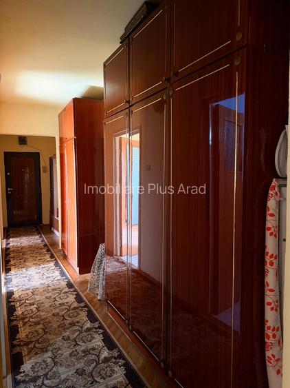Vand ap 4 camere la pret de 3 camere -zona Micalaca-Miorita - 9