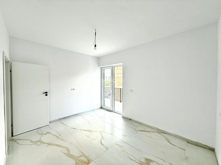 Disponibil imediat. Drum asfaltat. 2 locuri de parcare acoperite. - 6