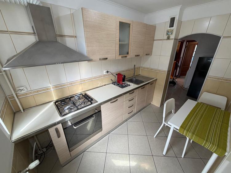 3 camere mobilat utilat etaj 3/4,metrou 1 decembrie la 5 minute - 4