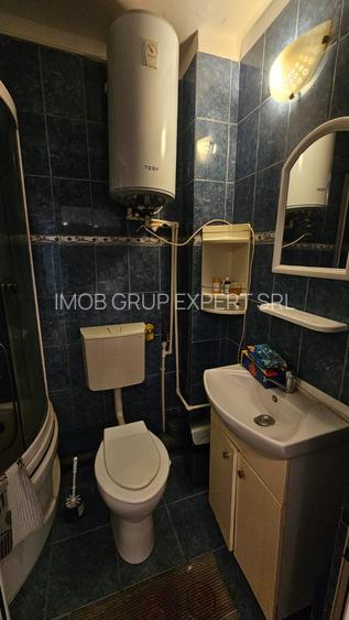 De închiriat 2 camere decomandate, etajul 2,  Micro 21, Bloc stradal - 9