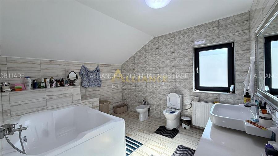 Casa Individuala - 4 camere - 2 bai - 250mp teren - 11