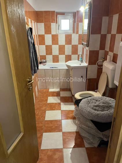 De vânzare – Spațiu comercial 56 mp – Intrare din stradă + casa scarii - 12