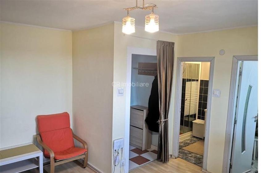 Garsoniera, Piata Victoriei, - 3