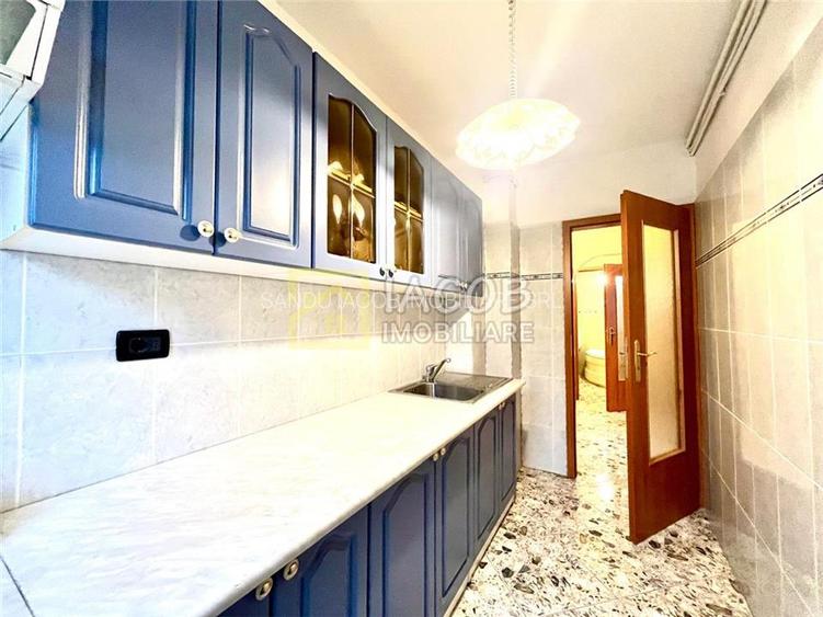 Apartament 3 camere decomandate, etaj 1, str. Narciselor 15, Bacau - 3