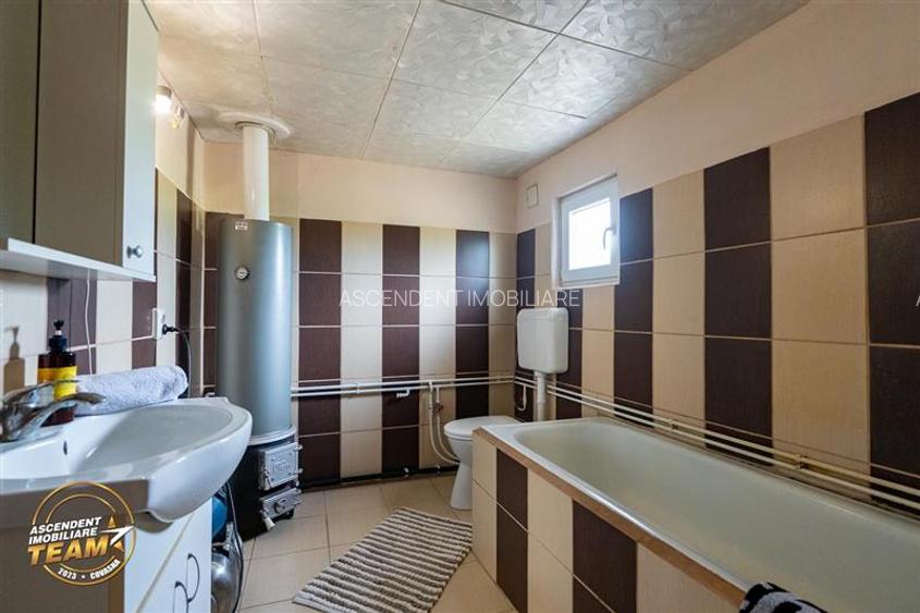 FILM! Pe 1.200mp teren+rezidenta cu gradina inflorata,aproape de Targu Secuiesc: - 18