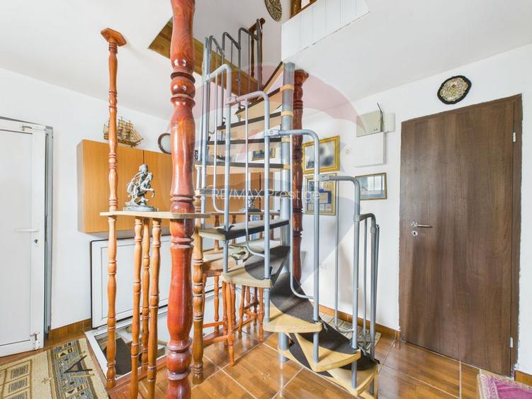 Casă / Vilă cu 5 camere de vânzare în orașul Negru Vodă, zona Central - 11