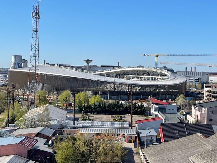 Vând apartament 4 camere initial,transformat in 3 camere cu living marit,84 mp u - 7