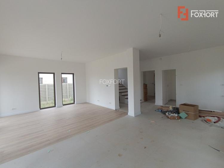 Casa individuala cu 4 camere de vanzare in Mosnita Noua  - 3