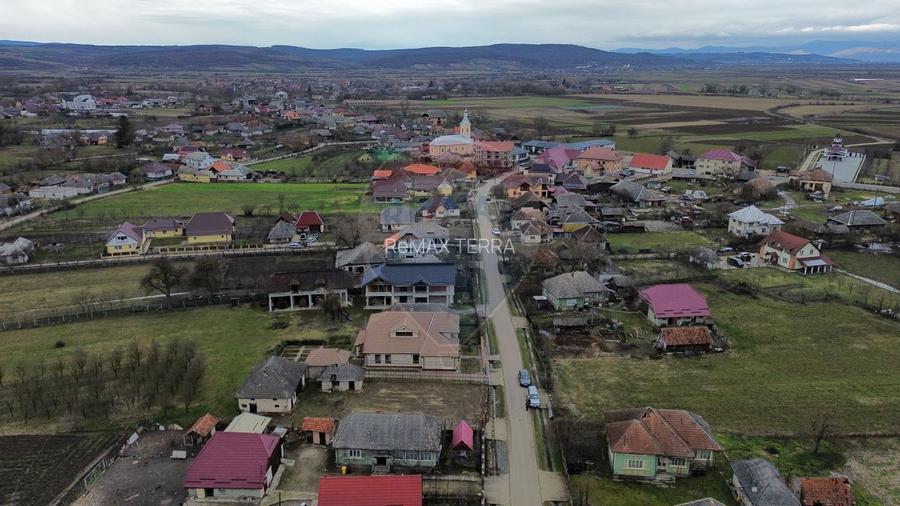 Constructie de caramida cu 3 camere de vânzare in centrul com. Salsig - 9