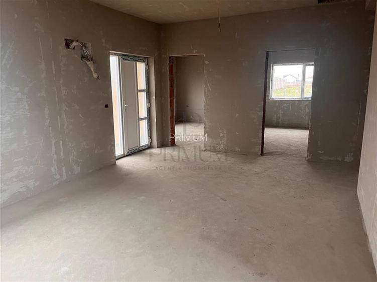 Casa individuala - teren generos - toate utilitatile - living mare - 2