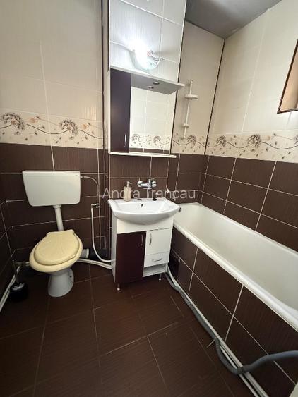 Apartament 3 camere, 68 mp - Zona Centrală, Târgu-Jiu (Parter) - 5