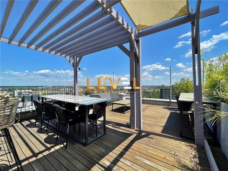 [VIDEO] Triplex Penthouse | 50 SQM Terrace | Parking Included | Philips HUE
