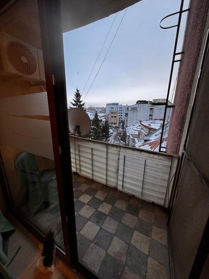 Apartament mare, luminos, 50 metri de metrou.
