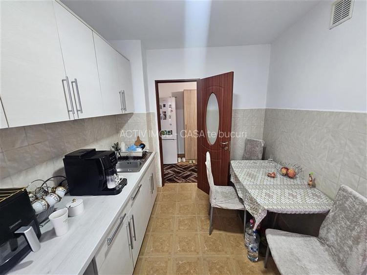 Resita, 3 Cam. Cf. 1, Mobilat+Utilat, Et. 1, Bulevard, Micro 3 - 30