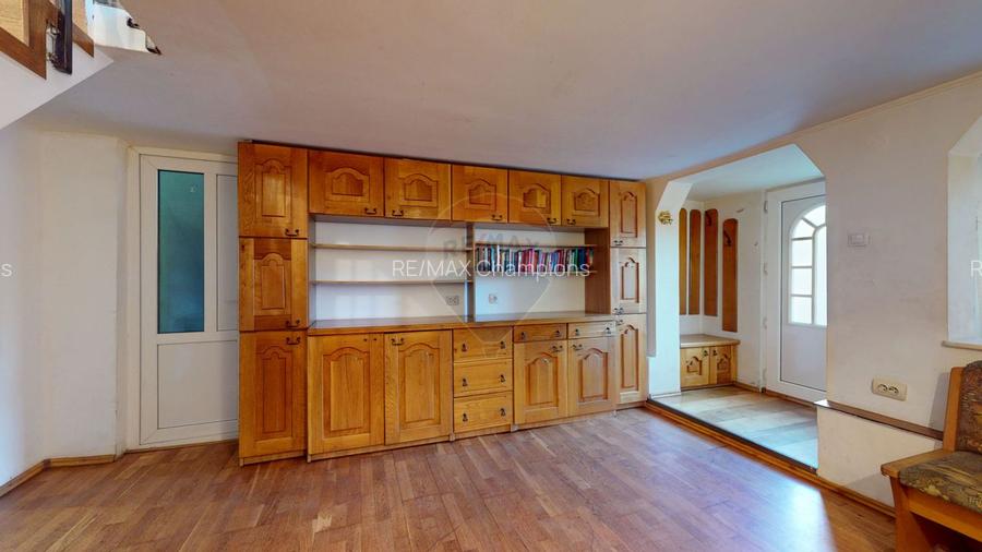 Casă individuală de vânzare | P+E+M | Central | Cristian - 14