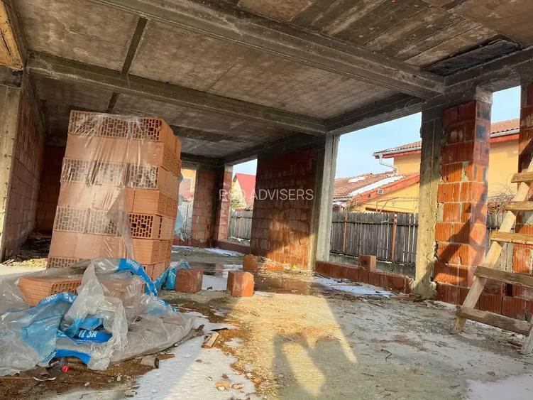 Casa la rosu / 1.328 mp teren / AC valabila / Otopeni 9 Mai - 4