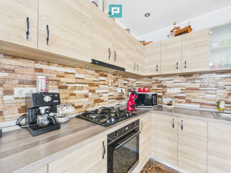 Casă spațioasă cu grădină în Topolovățu Mare - 5