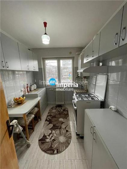 Apartament 3 camere semidecomandat, 60 mp, Podu Ros! - 2