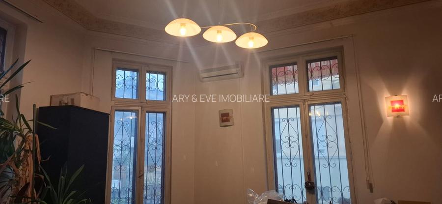 Noblețe Arhitecturală și Oază Verde: O Moștenire Vie cu Grădină Privată - 19