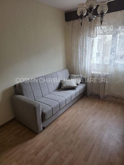 De închiriat apartament 4 camere DC - 4