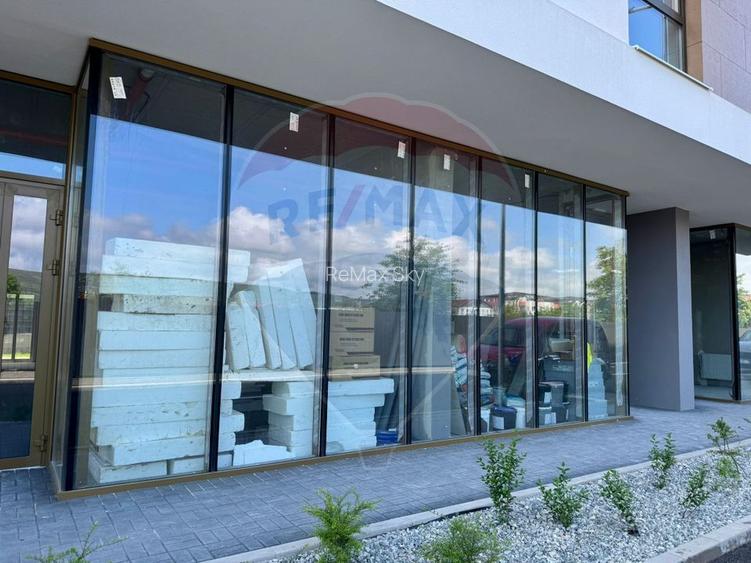 Spațiu comercial de închiriat –70 mp, bloc nou, zonă centrală Florești - 2