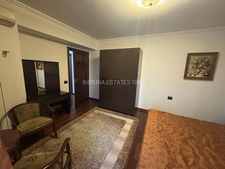 Apartament spatios cu vedere la parc, prima linie - 11