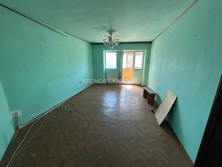 GARA-BCR 3 CAMERE DECOMANDAT 81 MP. 2 BALCOANE, VEDERE PORT, BLOC SOLID AN 1986 - 6