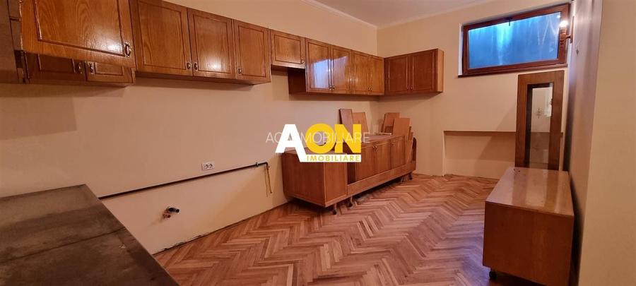 Spatiu Comercial Renovat cu Curte Interioara 7 Euro/mp - 8