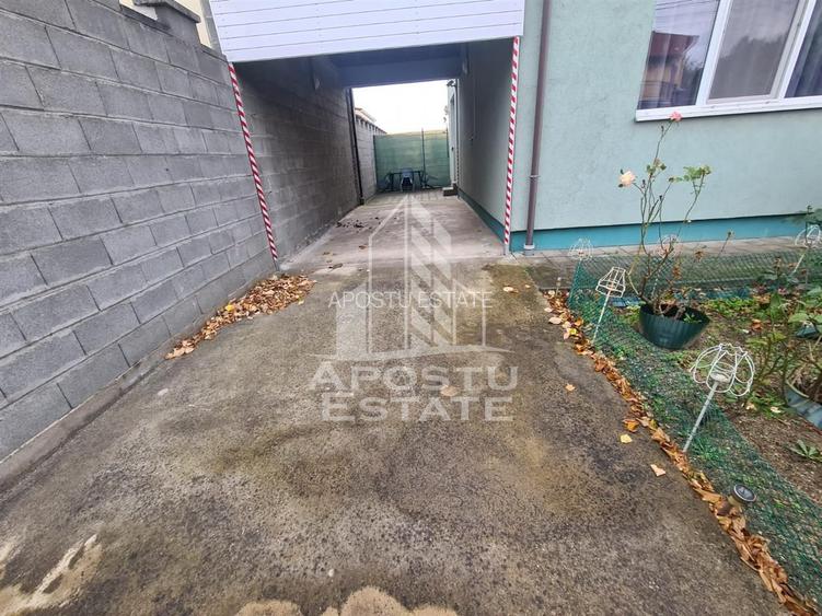 Casa, 4 camere,  3 locuri de parcare, zona Sagului - 22