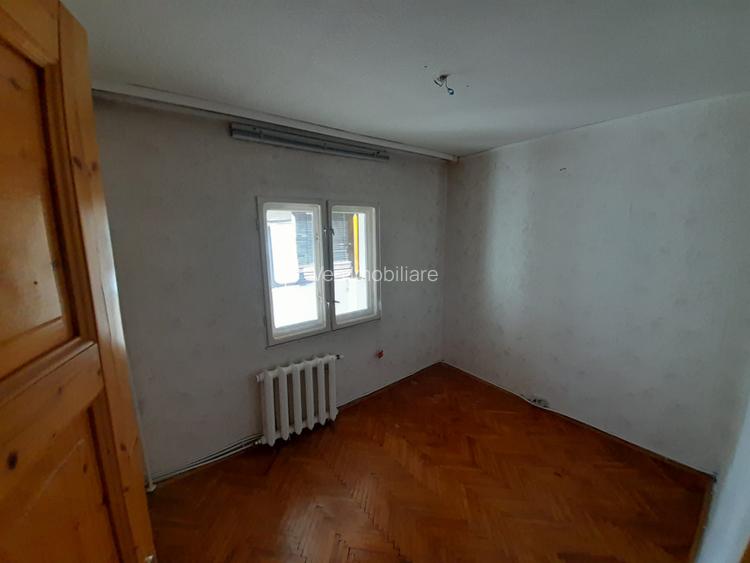 Apartament 4 camere,etajul 2,zona Kaufland Sud - 12