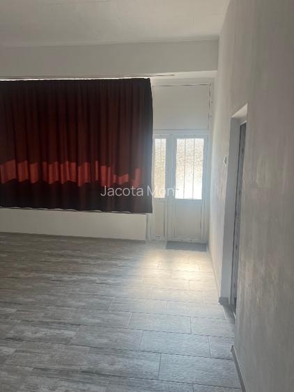 Spațiu comercial avsntajos - 2