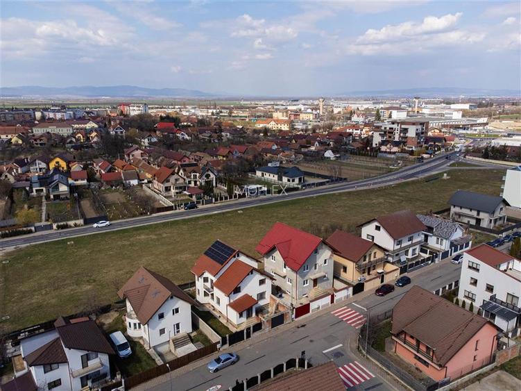 Casa spatioasa cu etaj si curte în Ghimbav - 6