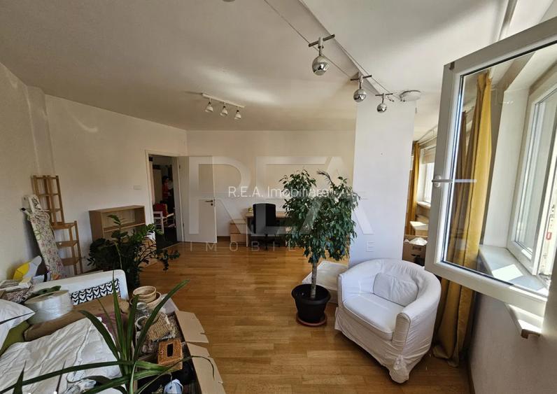 3 Camere, Vis-a-vis de Universitatea Nationala de Muzica - 3