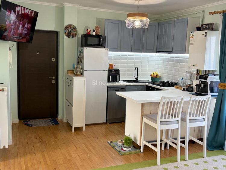 Apartament in zona Tineretului , etaj 1 ,2 camere , 2 balcoane  - 2