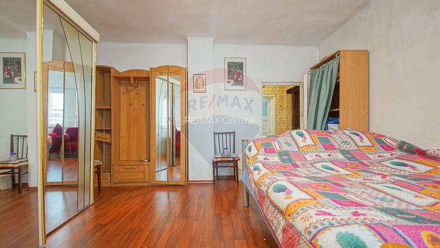 Proprietate cu 2 apartamente și garaj, Schei - 11