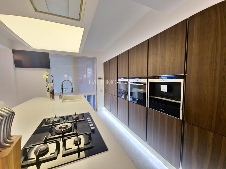 Vila deosebita  la un pas de mare mobilata si utilata - 10