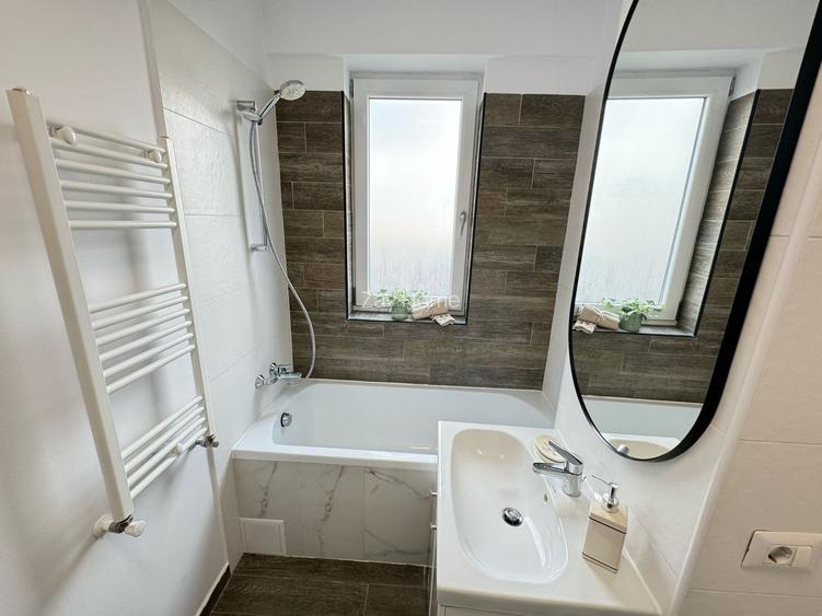 Vis a vis de Esso. Lift. Mijloc transport in fata. Loc de parcare. - 12