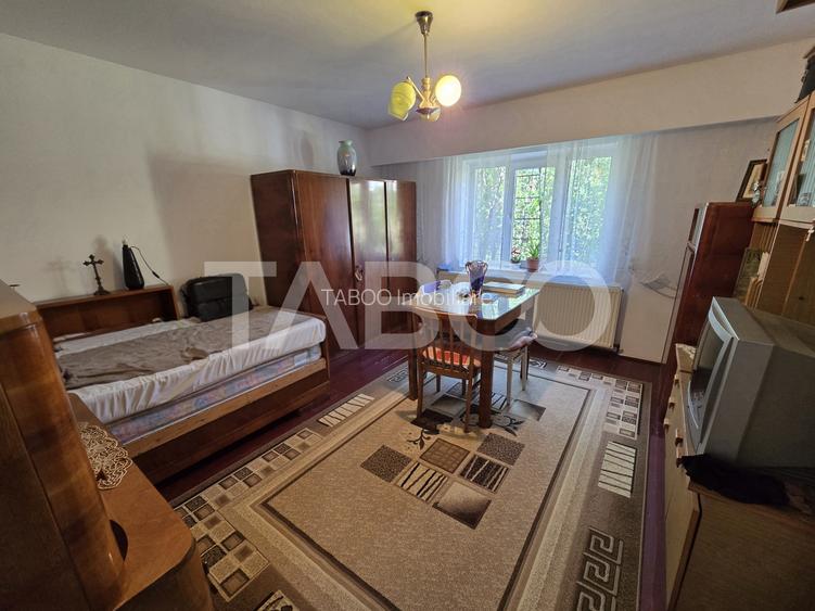 Casa spatioasa de vanzare teren 432 mp zona linistita - Lupeni Sibiu - 12