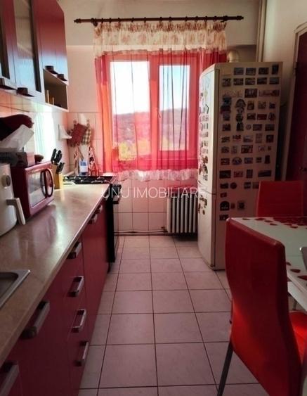 Alexandru - Piata Voievozilor - 3 camere decomandat - etaj intermediar - 4