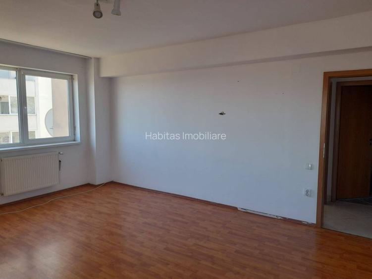 Apartament 2 camere, de vanzare, garaj,in Europa, zona benzinariei Mol - 6
