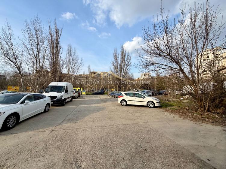 Spatiu Comercial  *731mp* / VAD stradal 31m / 19 locuri de parcare // Unirii - 39