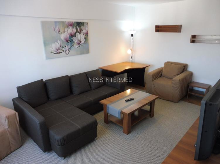 PIATA ROMANA LANGA METROU, AP 2 CAM BLOC 1992, MOBILAT SI UTILAT - 3