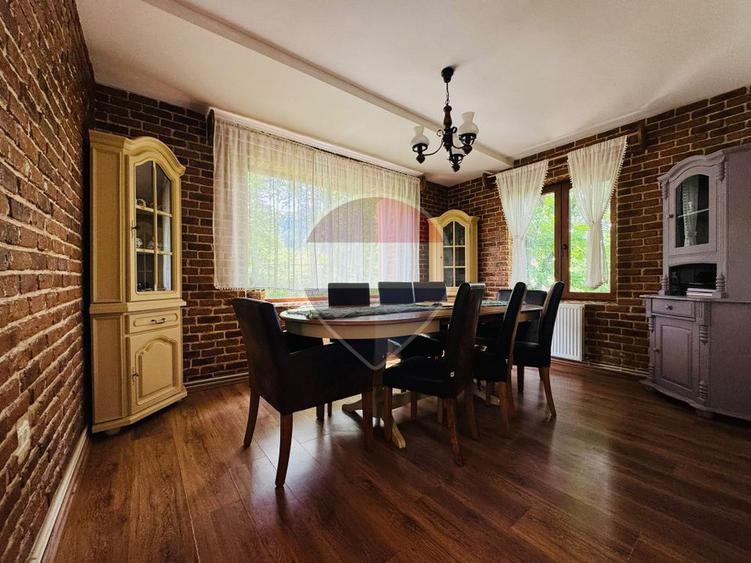 Vilă cu 5 camere de vânzare si 4 bungalow-uri Sacele, Brasov.