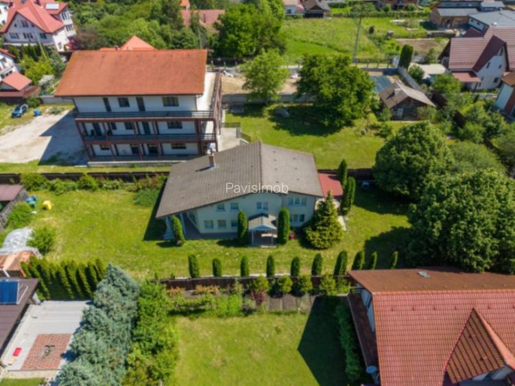 Casă Individuală - Spațioasă de Vânzare în Cristian - 44