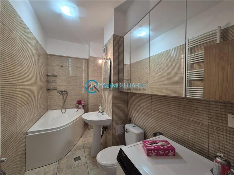 Royal Imobiliare - Vanzare apartament 3 camere zona 9 Mai - 10