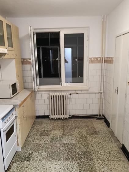 Vând apartament cu 3 camere semidecomandat zone centrală , ușor negociabil  - 3