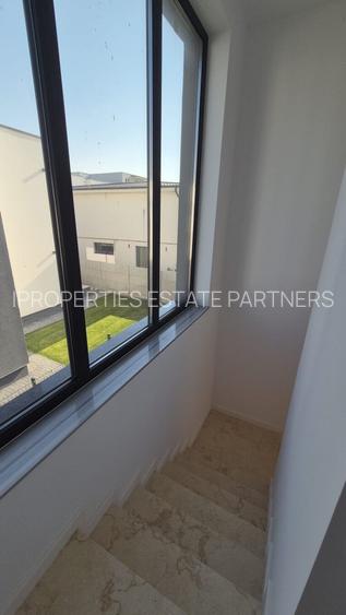 Vila de vanzare in Tunari - 11