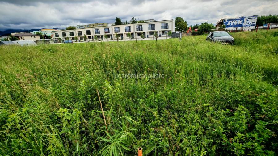 BARTOLOMEU,intravilan,intre case,suprafata de 774 mp,constructii P+2 - 3