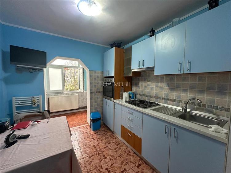 Inchiriere Apartament cu 2 camere Decomandat Nicolina - 2